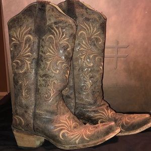 Circle G by Corral Women’s Distressed Boots
